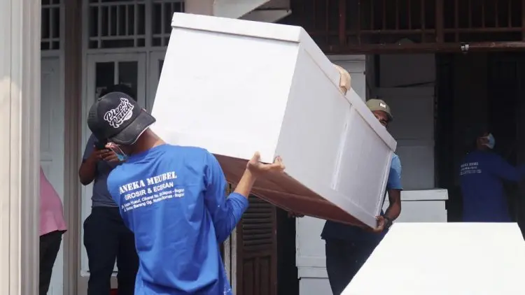 Bertahan di Tengah Pandemi, Pengusaha Mebel di Bogor Banting Setir Produksi Peti Jenazah