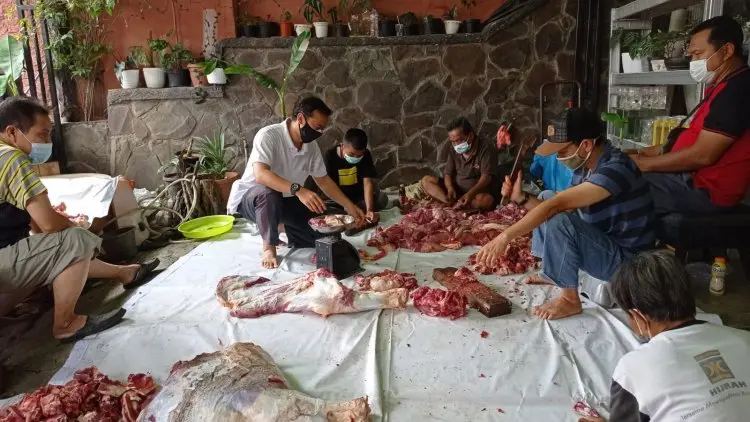 Wakil Rakyat Ini Tebar Ribuan Paket Daging Kurban