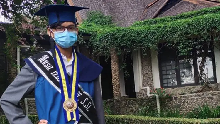 Wah..Baru 18 Tahun, Izzan Lulusan Termuda ITB