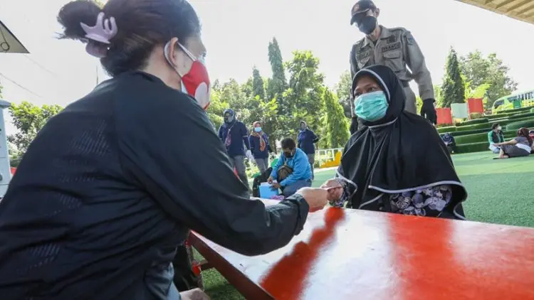 Ratusan Warga Tamansari  Non-DTKS Terima Bansos Tunai 500 Ribu