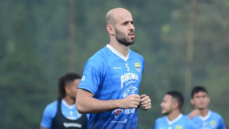 Ternyata Rashid Kenal Nama Persib dari Michael Essien