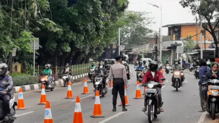 PPKM Level 4, Petugas Gabungan Putar Balik 106 Kendaraan ke Depok