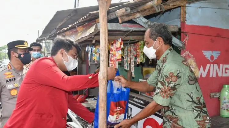 Polresta Cirebon Salurkan 1.300 Paket Bantuan Sembako Kapolri