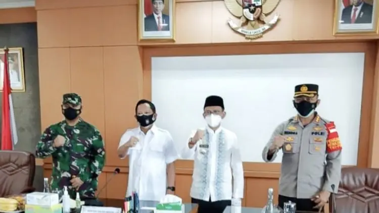 Mendagri Minta Bekasi Optimalkan Anggaran Bansos Warga Terdampak