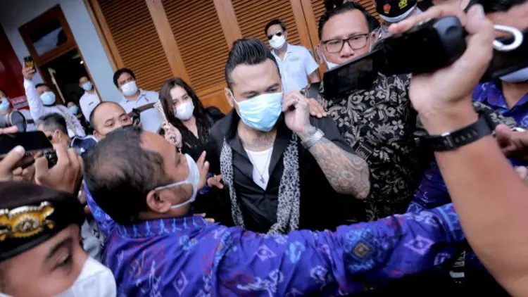 Jerinx Bukan Mangkis, Tapi Tak Bisa Terbang