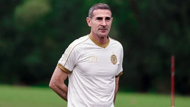 Angelo Alessio Tegaskan Bahasa Bukan Kendala di Persija