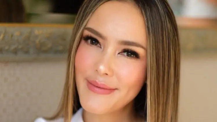 Patut Ditiru Selebritis Lain, Inilah Cerita Cathy Sharon Bantu Nakes di Tengah Pandemi