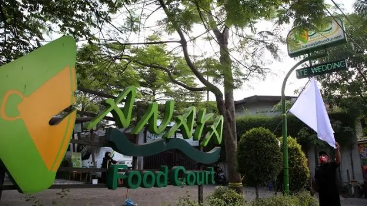 Foto: Pengelola Restoran Kibarkan Bendera Putih