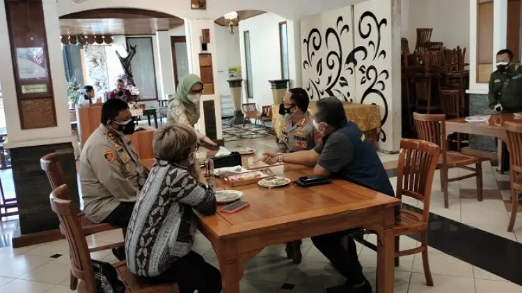 Pemkot Bandung Kaji Kebijakan Makan di Tempat