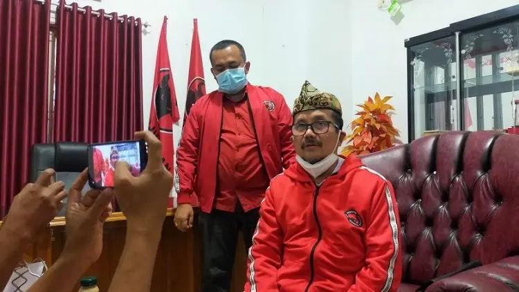 Bantu Warga Terdampak Pandemi, Bupati Imron Relakan Gaji dan Tunjangannya
