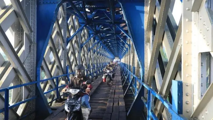 Rampung Diperbaiki, Daop 2 Bandung Buka Kembali Jembatan Cirahong