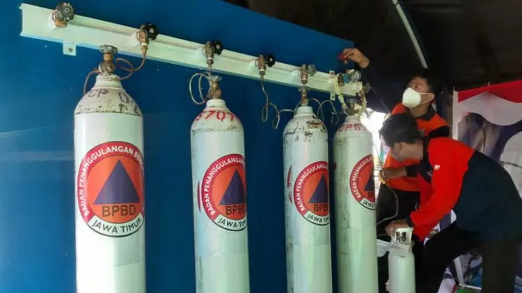 Pemprov Jatim Dirikan Pusat Pengisian Oksigen Gratis di Gresik