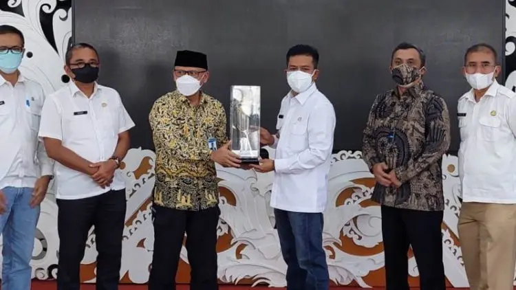 Pemkab Bandung Raih Penghargaan Pinunjul dan Ajeg dari BI Jabar