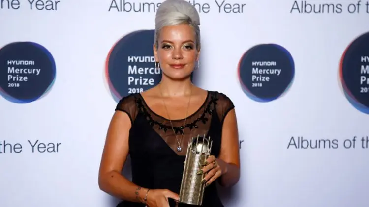 Debut di Teater, Lily Allen Lebih Tegang Ketimbang "Manggung"