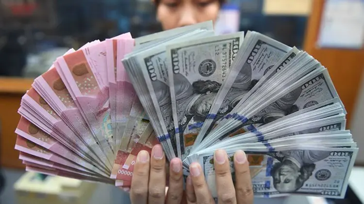 Rupiah Awal Pekan Melemah Tertekan Isu Tapering