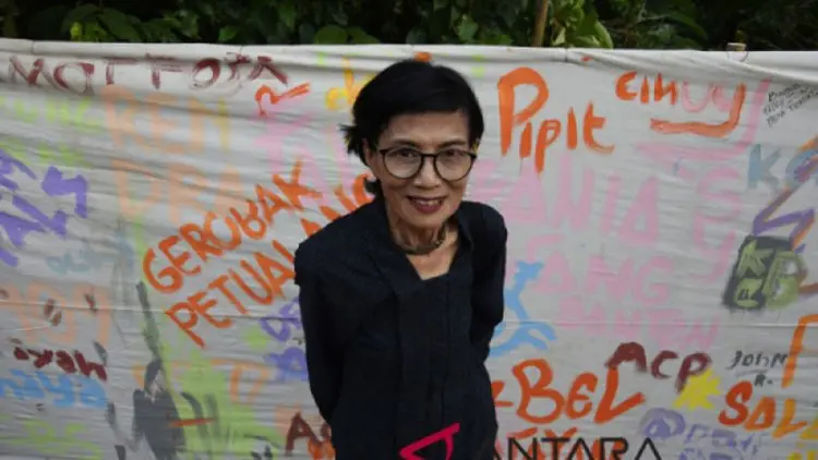 Istri WS Rendra, Ken Zuraida Meninggal Dunia