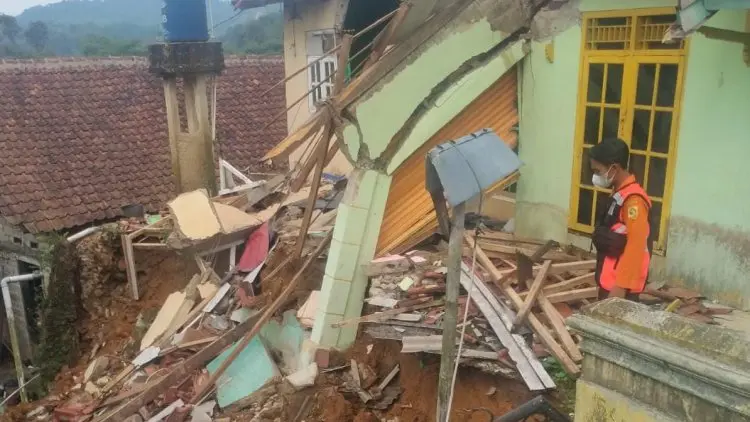 Hujan Deras, Sejumlah Wilayah di Kabupaten Bogor Longsor dan banjir