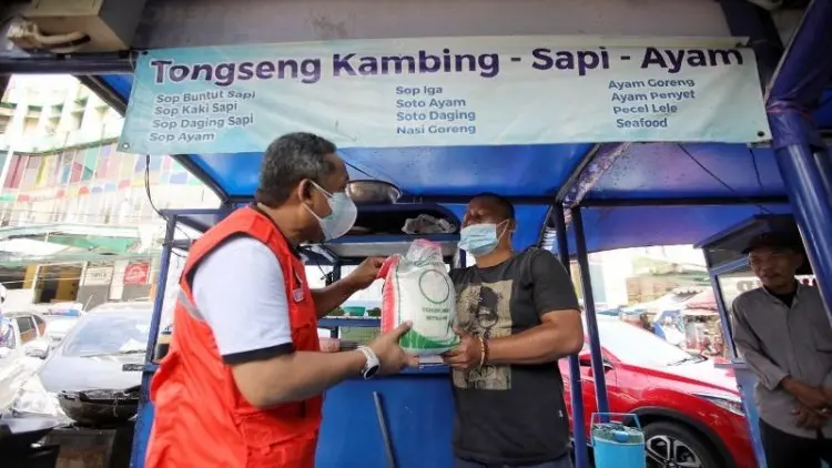 PKL Binaan Pemkot Bandung Mendapat Bantuan Beras 5 Kg