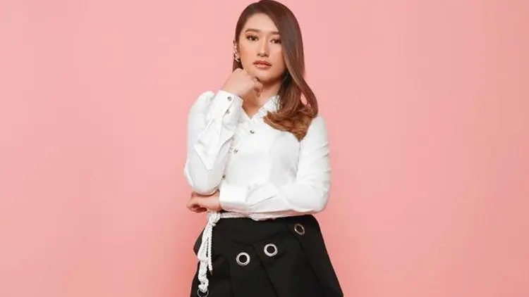 Amanda Caesa Lepas Singel Ketiga, Why Can't We
