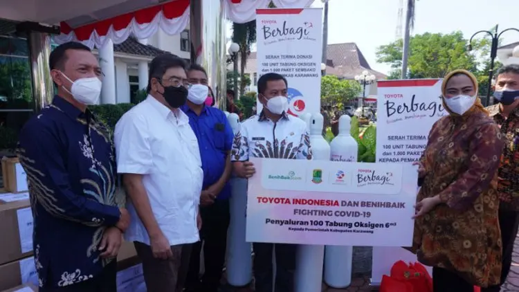 TMMIN Lanjutkan Program Pemberian Tabung Oksigen di Karawang