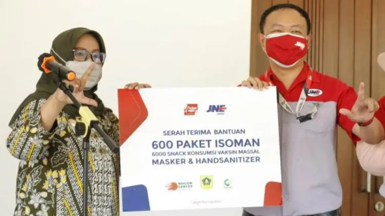 JNE Serahkan Donasi Bagi Pasien Covid-19 dan Peserta Vaksinasi