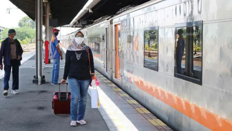 KAI Cirebon Larang Anak di Bawah 12 Tahun Naik Kereta