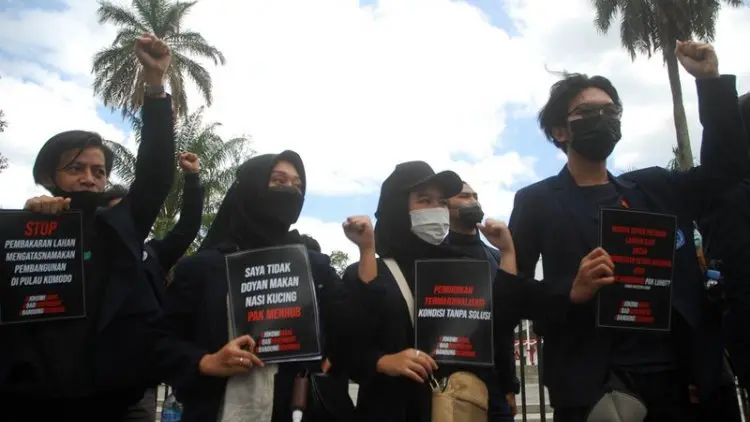 Foto: Aksi Long March Poros Revolusi Mahasiswa Bandung