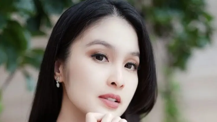 Lima Solusi Sandra Dewi Atasi Stres Hadapi Pandemi