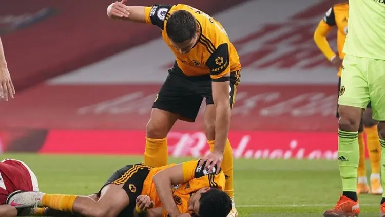 Ajaib! Raul Jimenez Selamat dari Patah Tulang Tengkorak