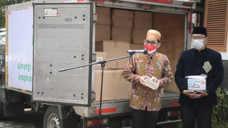 Jabar Terima  Bantuan Paket Isoman dari Ustaz Adi Hidayat