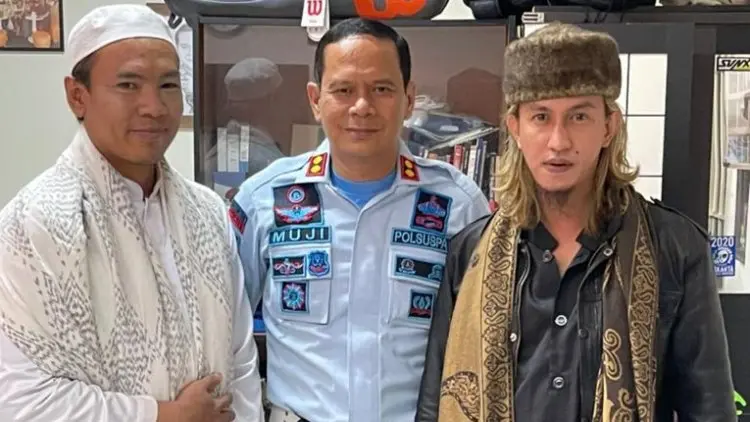 Berseteru Dengan Habib Bahar, Begini Masa Kecil Ryan Jombang