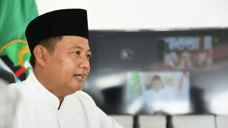 Uu Ruzhanul Ulum Saksi Penobatan Sultan Baru Cirebon
