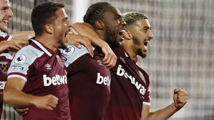 West Ham hantam 10 pemain Leicester 4-1