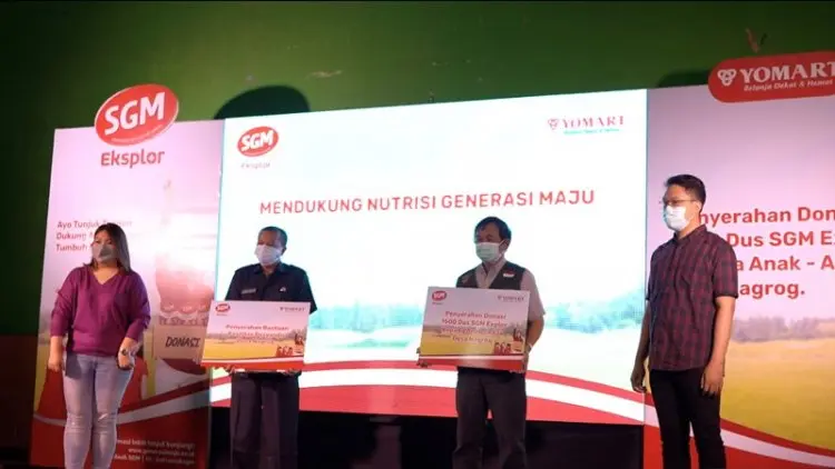 SGM Eksplor dan Yomart Salurkan 400 Paket Nutrisi Anak-anak Desa Nagrog