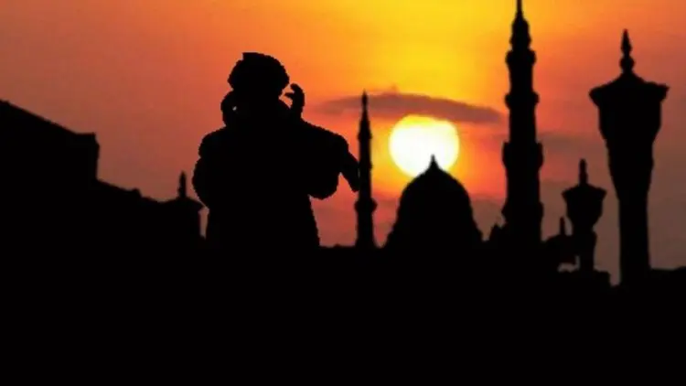 Mengerjakan Salat Sunah ketika Azan Tiba