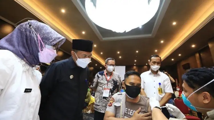 Pegawai Ritel di Kota Bandung 100 Persen Tervaksin