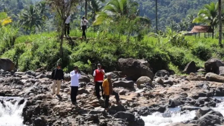 Helmi Takjub Potensi Wisata Air Panas di Cisewu Selatan Garut