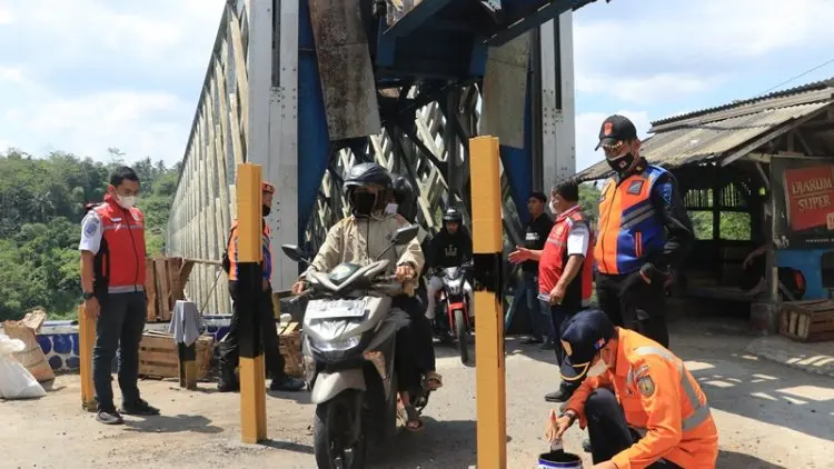 Asyik... Jembatan Cirahong Bisa Dilalui Lagi 