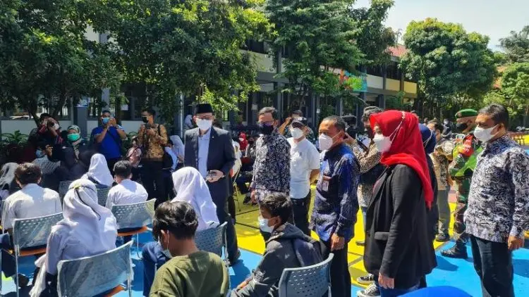 OJK dan BI Dukung Vaksinasi Pelajar Jabar 