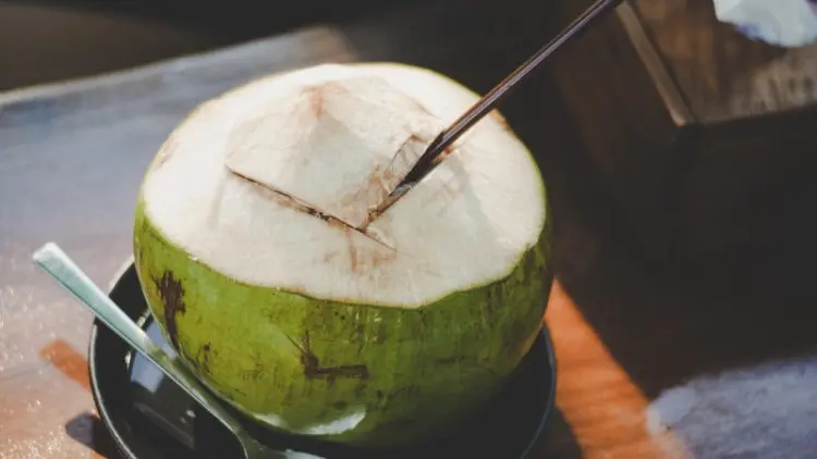 Air Kelapa Memang Baik untuk Tubuh, Tapi.....