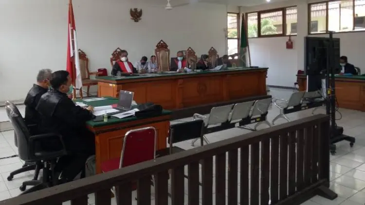 Didakwa Terima Gratifikasi, Ade Barkah dan Siti Aisyah Terancam 20 Tahun Penjara