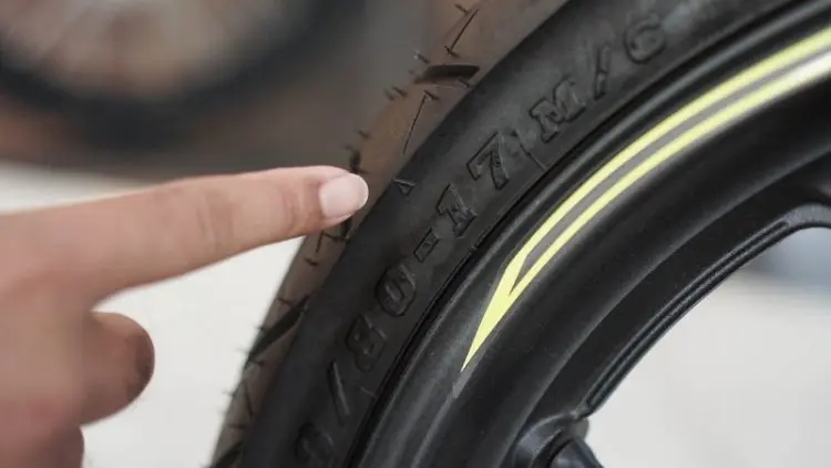Ban Motor Sering Bocor? Itu Tandanya Harus Diganti