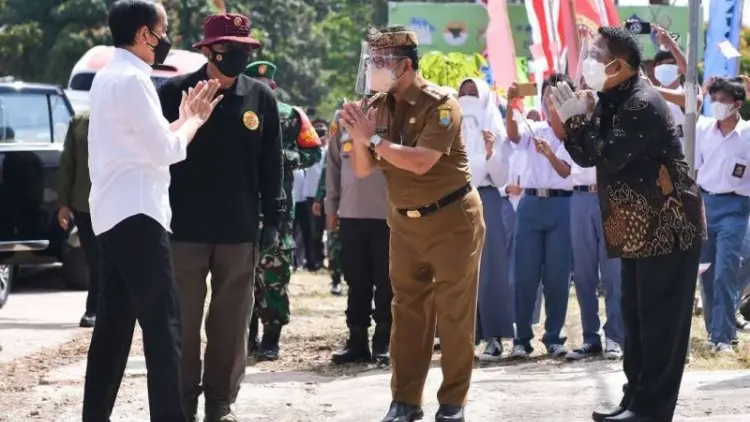 Jokowi Minta Vaksinasi Pelajar dan Santri Digelar Besar-besaran