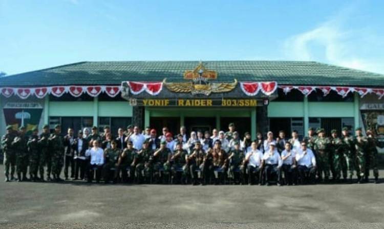 450 Prajurit Yonif Raider 303/SSM Penuhi Kebutuhan Guru Perbatasan