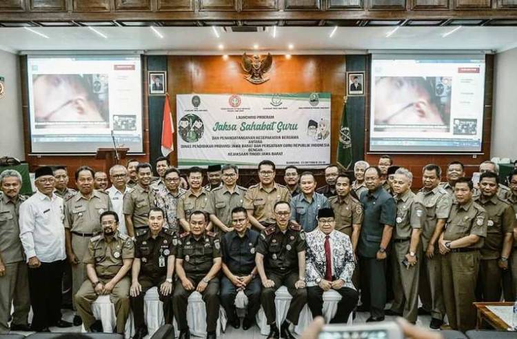 Kadisdik Kota Bandung Hadiri Launching Program Jaksa Sahabat Guru