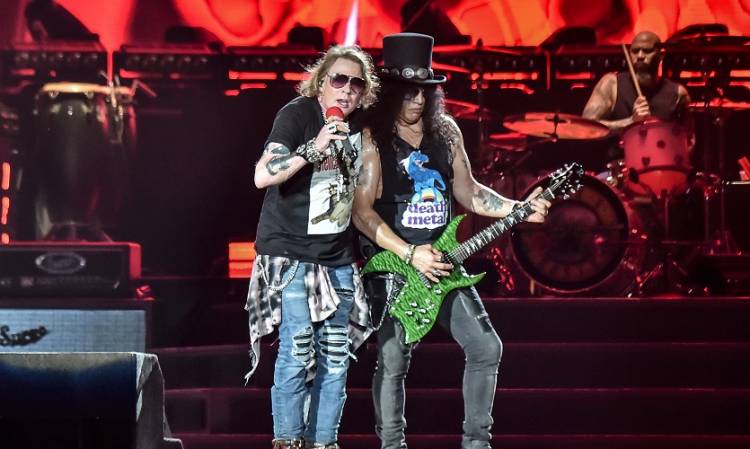Tiga Jam Guns N' Roses Sukses Menggebrak Jakarta