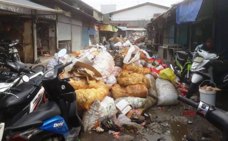 Masalah Sampah di Pasar Sayati Kok Tak Pernah Usai?