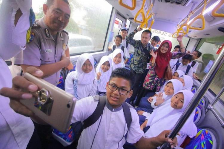 Bus Sekolah Bogor Setiap Hari Berganti Rute