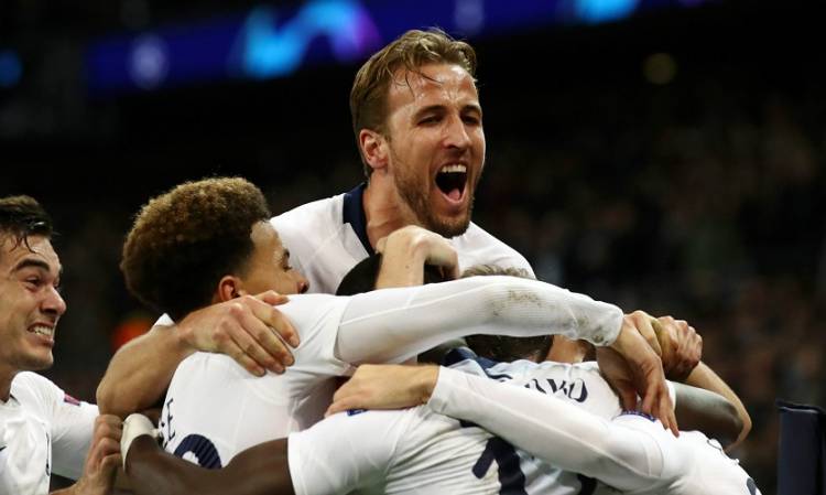 Penalti Kontroversial Kane Bawa Tottenham Taklukkan Chelsea