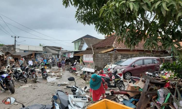 Khawatir Tsunami Susulan, Warga Panik dan Kembali Mengungsi